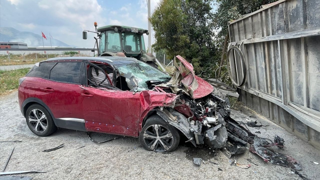 Aydın'da traktörle çarpışan otomobilin sürücüsü yaralandı
