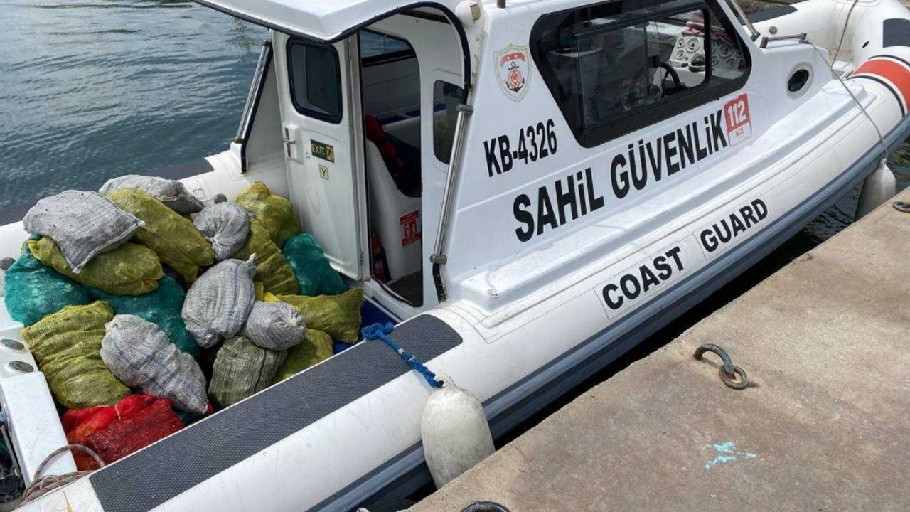 İzmir Körfezi'nde kaçak midye avcılığı yapan 3 kişi yakalandı