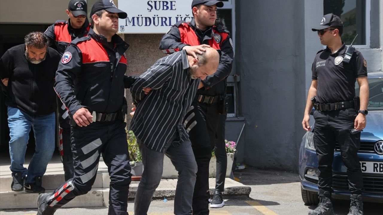 İzmir'de 5 kişinin öldüğü silahlı kavgaya ilişkin 7 şüpheli adliyede