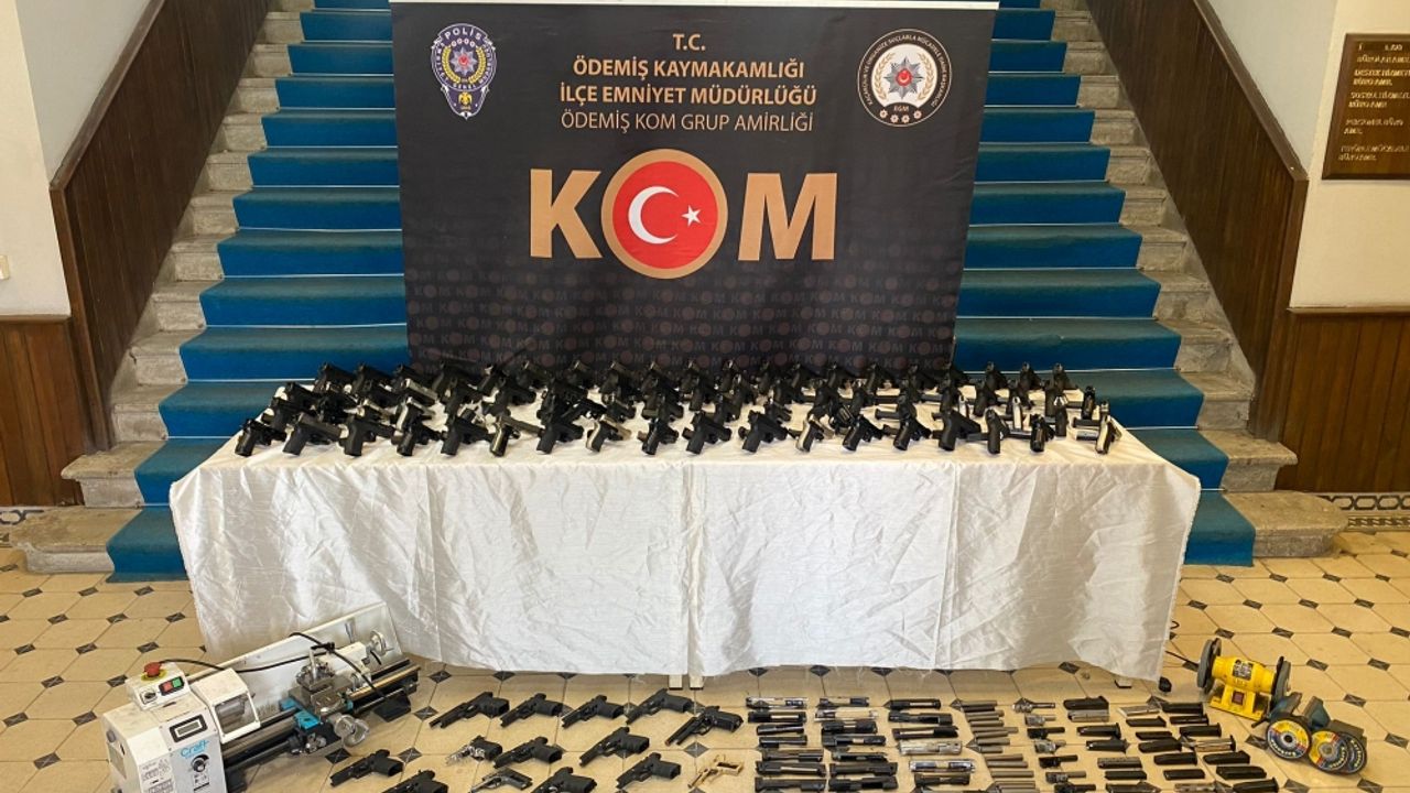 İzmir'de 72 tabanca ile silah imalatında kullanılan malzemeler ele geçirildi