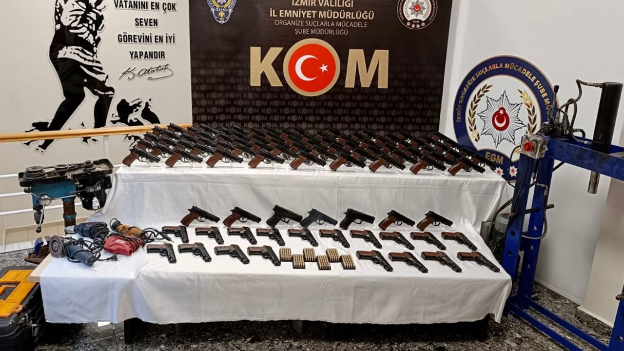 İzmir'de yasa dışı silah imal ve ticareti operasyonunda 4 kişi yakalandı