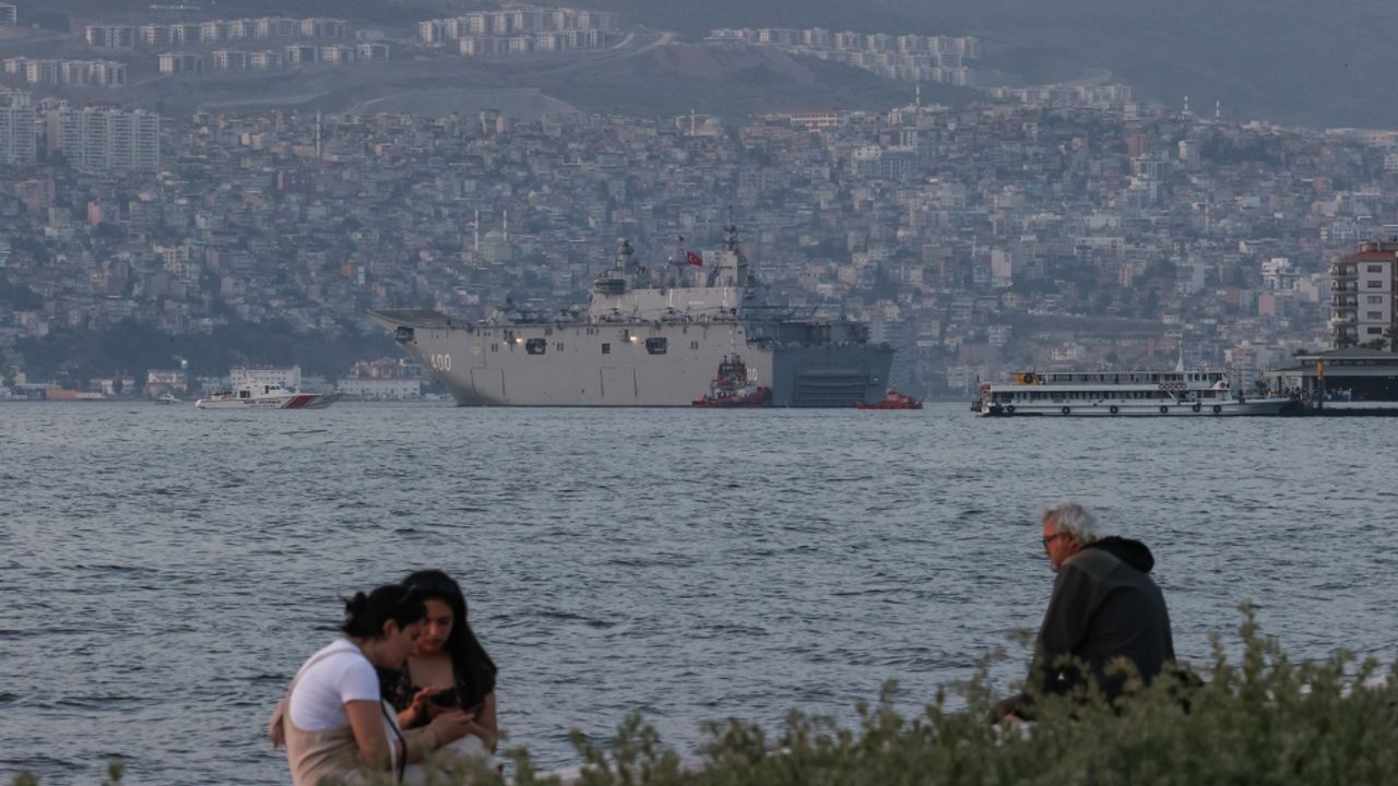 TCG Anadolu, tatbikata katılmak için İzmir Alsancak Limanı'ndan ayrıldı