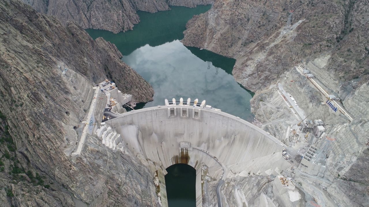 ARTVİN - Yusufeli Barajı ve HES'te su yüksekliği 145,30 metreye ulaştı