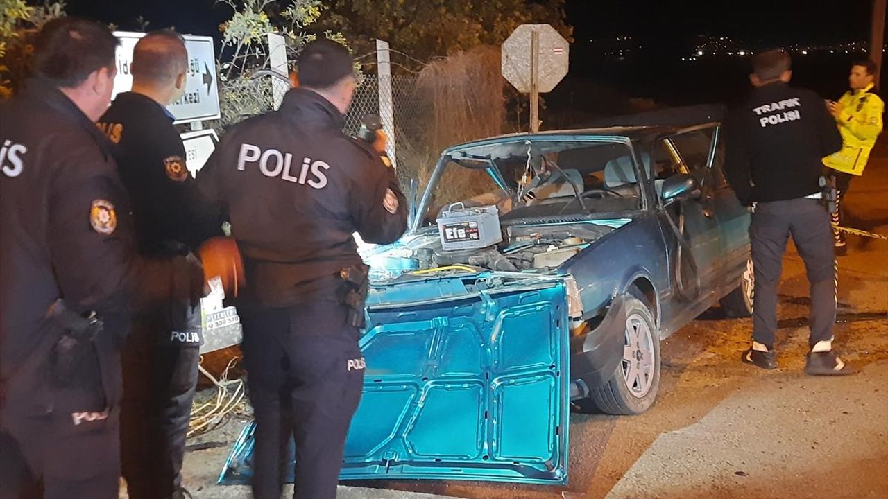 AYDIN - İki otomobil çarpıştı, 1 kişi öldü, 4 kişi yaralandı