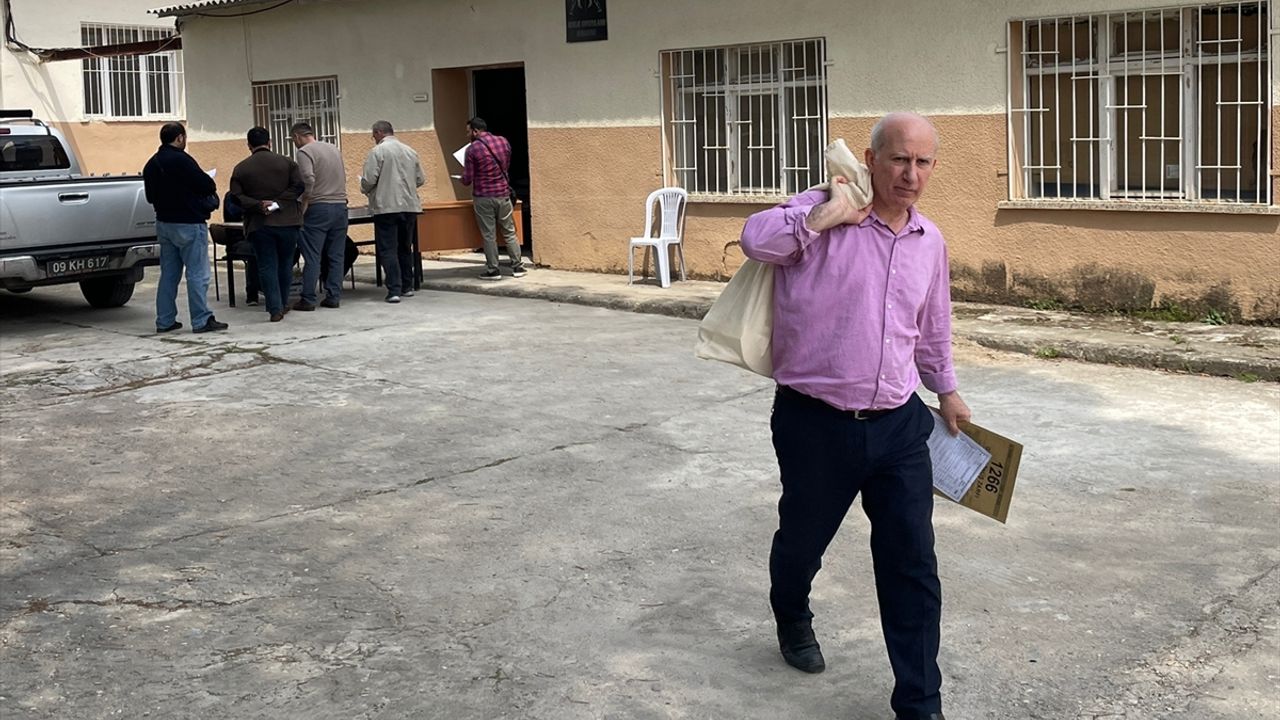 AYDIN - Seçim torbaları sandık kurullarına teslim edilmeye başlandı