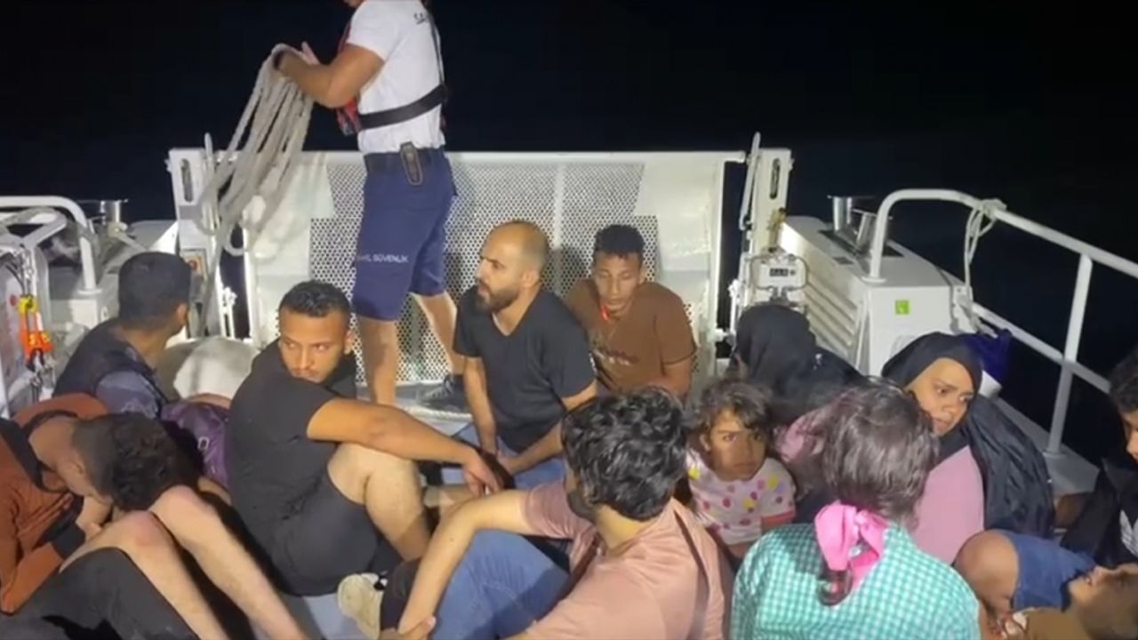 Bodrum açıklarında 22 düzensiz göçmen kurtarıldı
