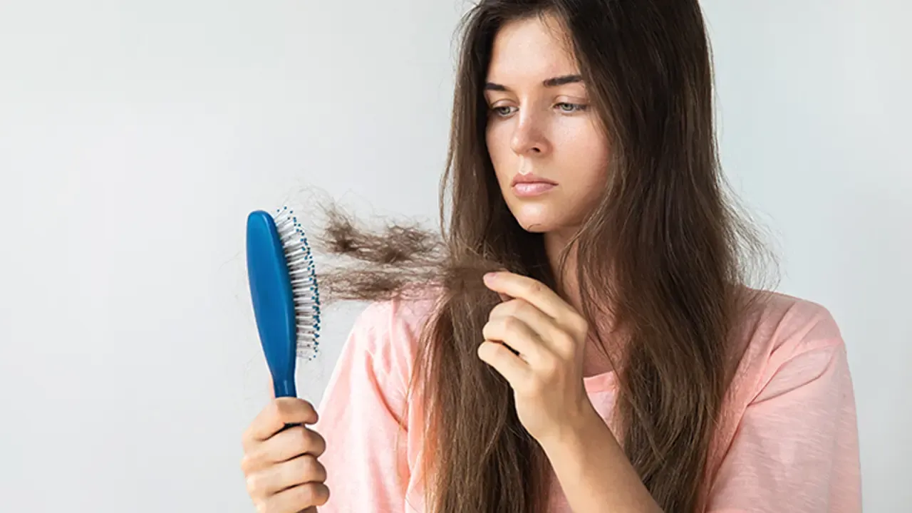 Saç Dökülmesi Yaşıyorsanız Bu Yöntemi Deneyin: Şampuanınıza Bir Damla Sirke Ekleyerek Dökülmeyi Durdurabilirsiniz!