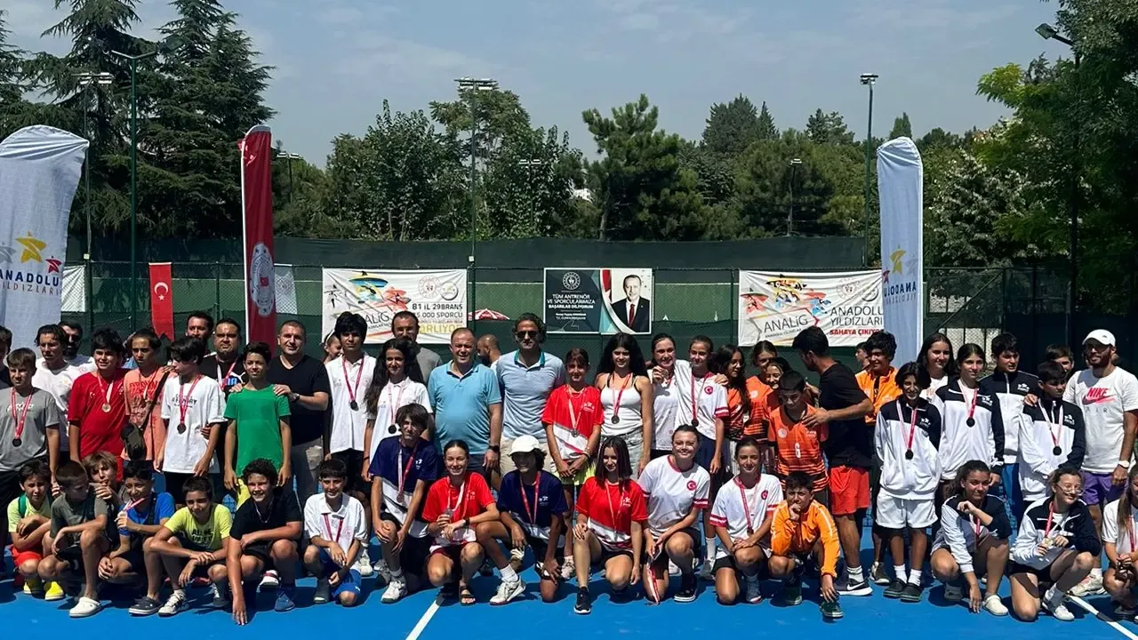 Tenis Yarı Finalinde İl Takımımız  Başarılı Performansıyla Final Kapısını Araladı..