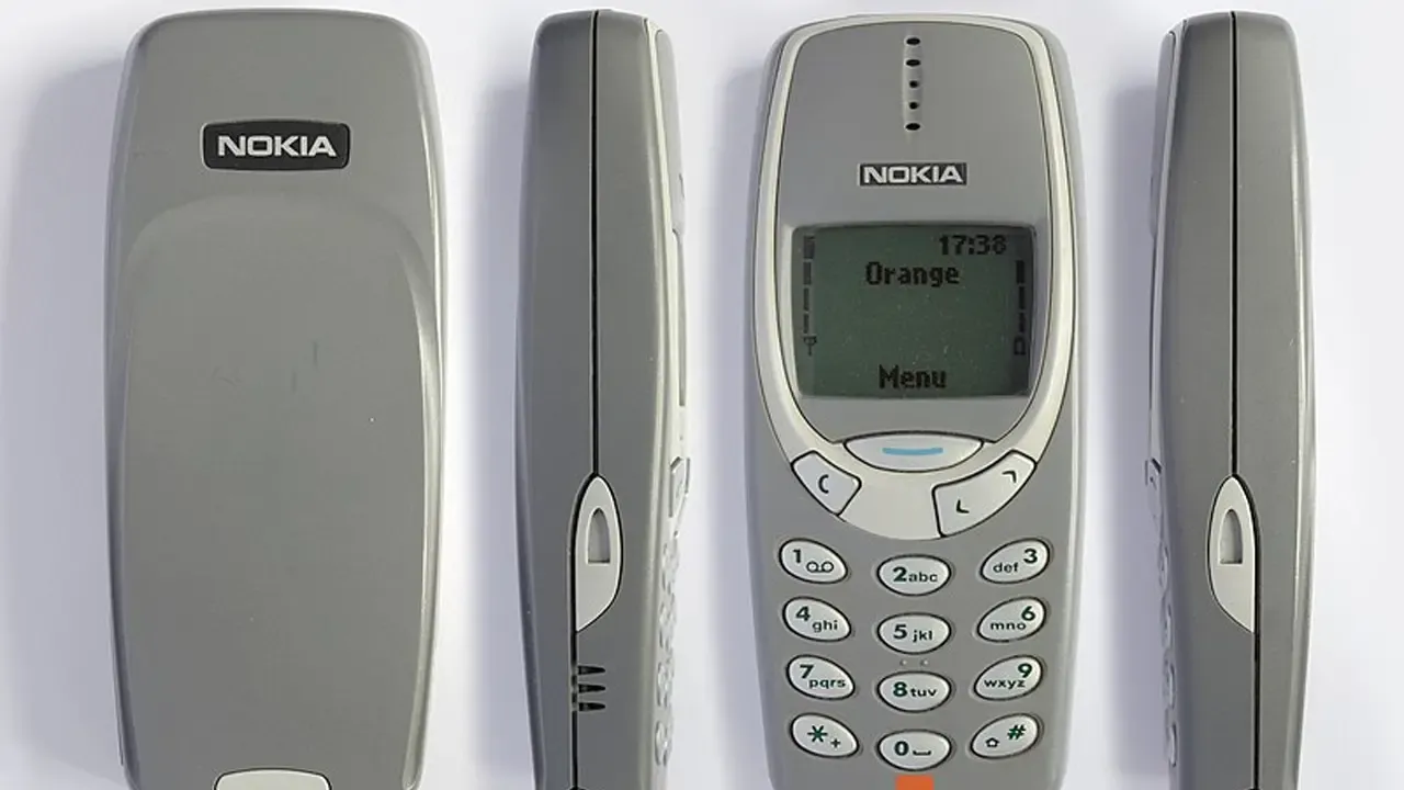 Nokia 3310 efsanesi yeni yaşına girdi! 5. kattan düşse bile çalışan telefon yine gündemde...