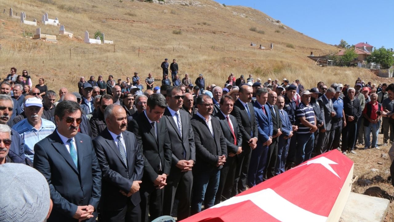 Manisa'da trafik kazasında ölen hakim İrfan Saraç'ın cenazesi memleketi Sivas'ta defnedildi