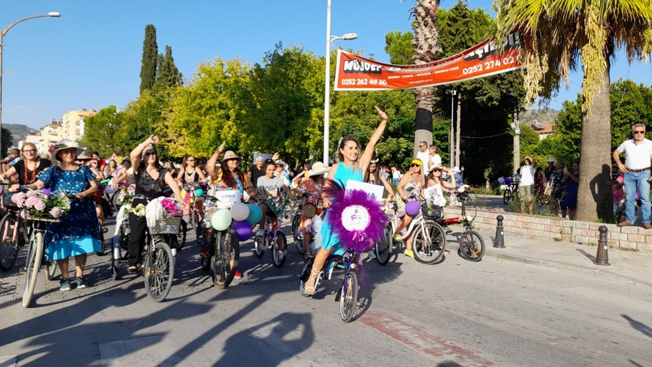 Muğla'da "Süslü Kadınlar Bisiklet Turu" düzenlendi