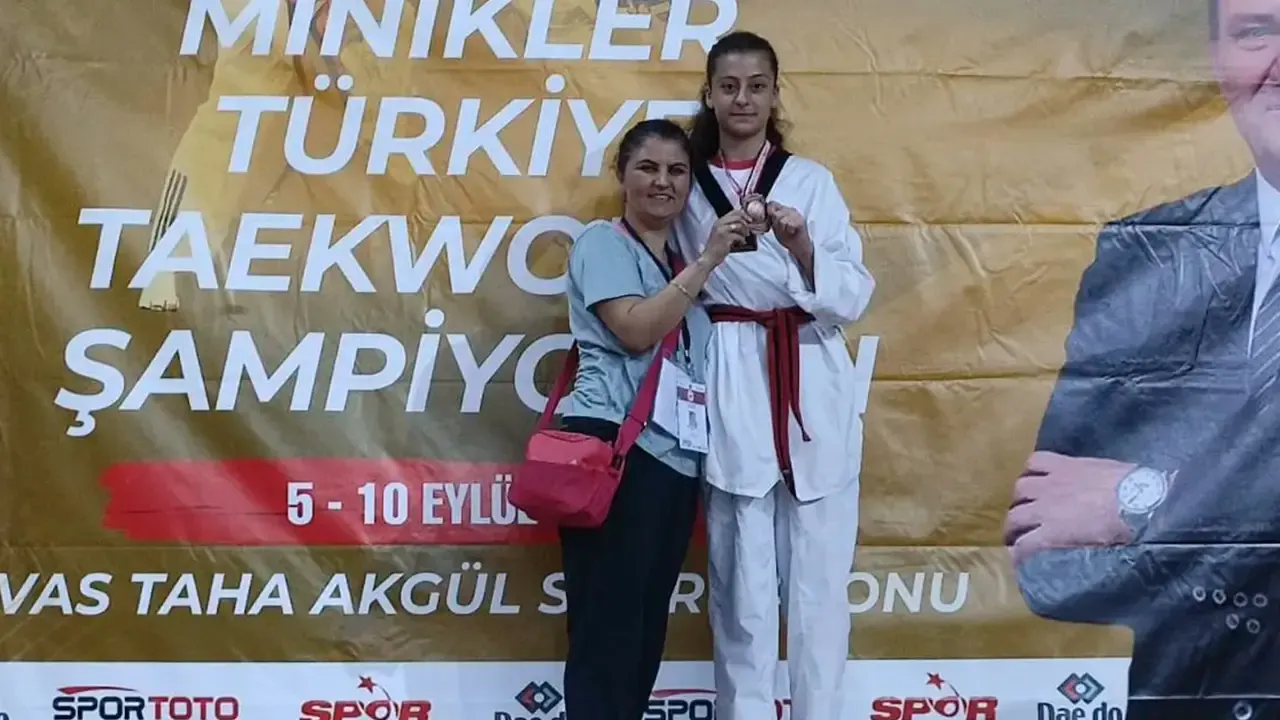 Minik Teakwondocu Nisa Ay, Türkiye Şampiyonası'nda Uşak'ın gururu oldu
