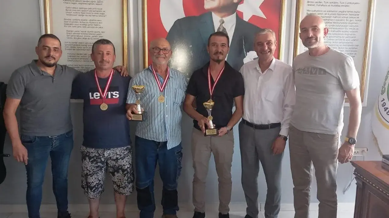 Sivaslı'da Geleneksel Olta Balıkçılık Yarışmasında Dereceye Girenler Ödüllendirildi