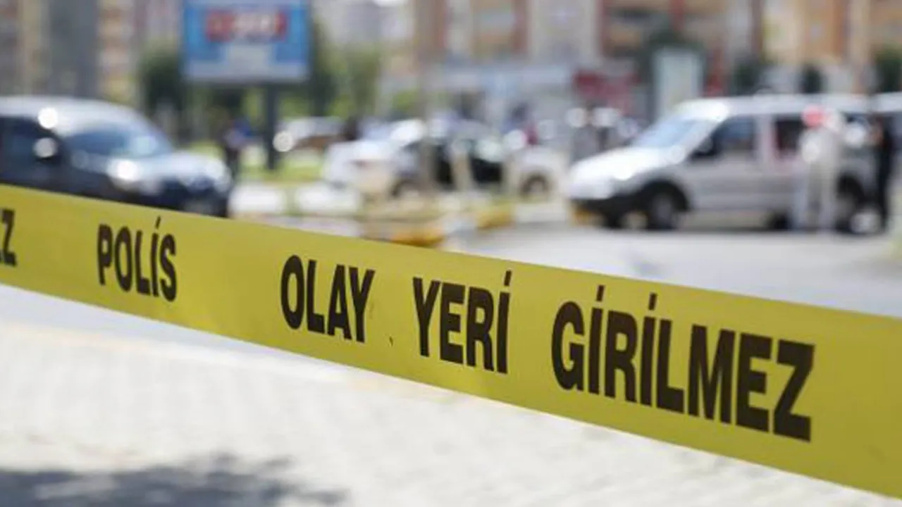 Aydın'da  otoyol işçisi beton kalıbın altında kaldı hayatını kaybetti.