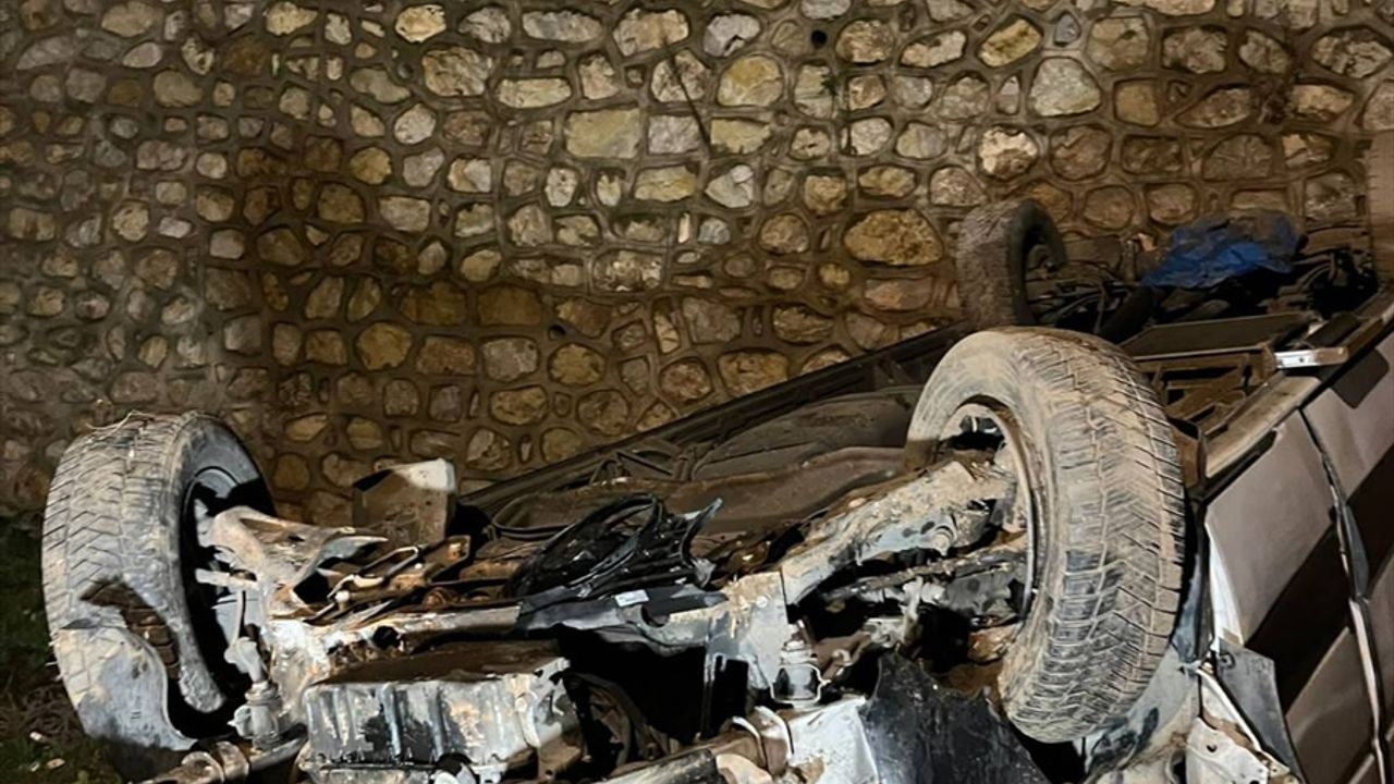 Manisa Salihli'de Minibüs Şarampole Devrildi: 3 Yaralı