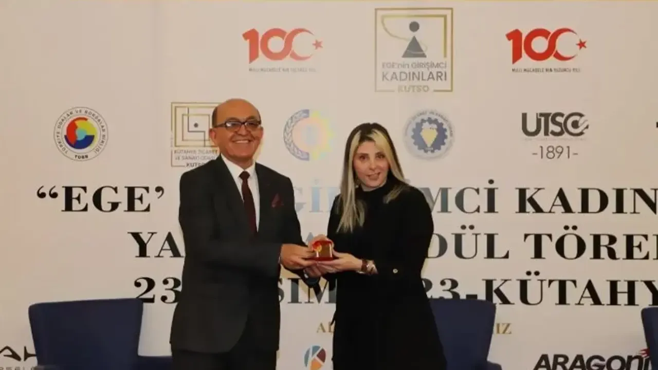 Uşaklı Yasemin Özmercan 'En Dijitalleşen Kadın Girişimci' Ödülünü Aldı!