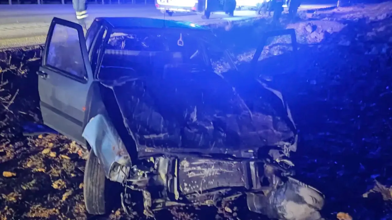 Afyonkarahisar Dinar'da Takla Atan Otomobil Hurdaya Döndü: 4 Yaralı
