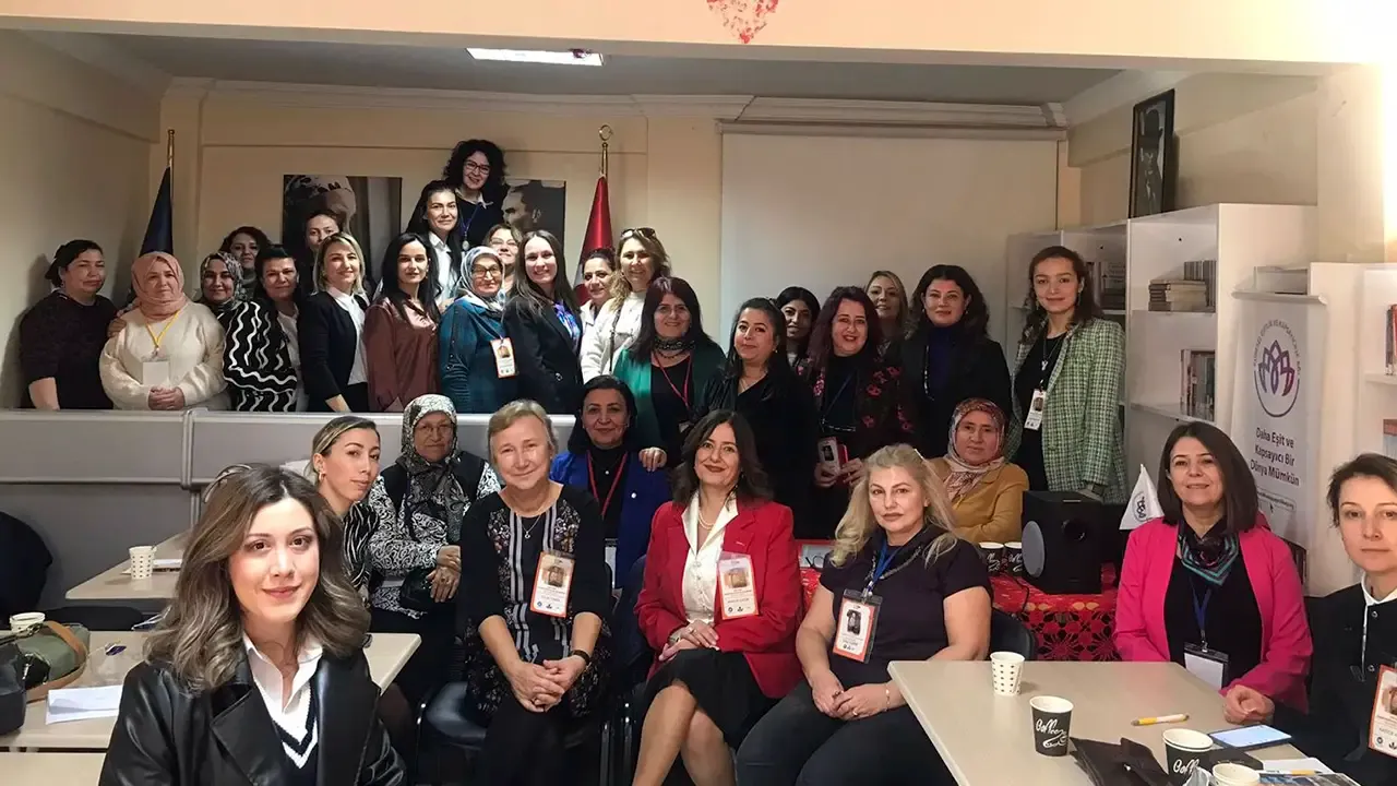Uşak'ta Kadın Muhtar Adayları “Gül Esin”'de Eğitildi