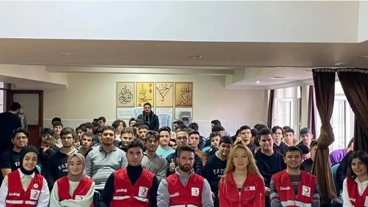 Genç Kızılay, Fatih Anadolu İmam Hatip Lisesi'nde Öğrencilerle Buluştu