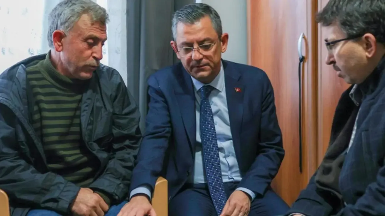 CHP Genel Başkanı Özgür Özel’den Şehit Ailesine Taziye Ziyareti
