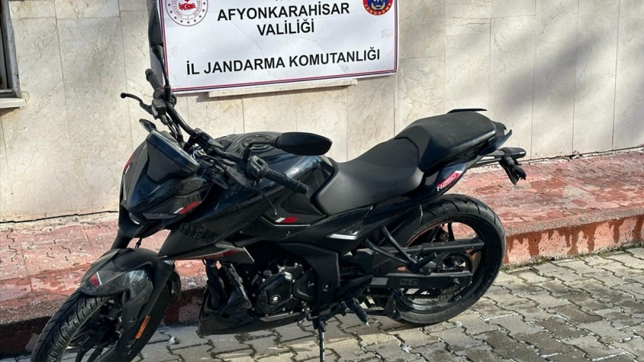 Afyonkarahisar'da çalıntı motosiklet ve kaçak zirai ilaç bulundu