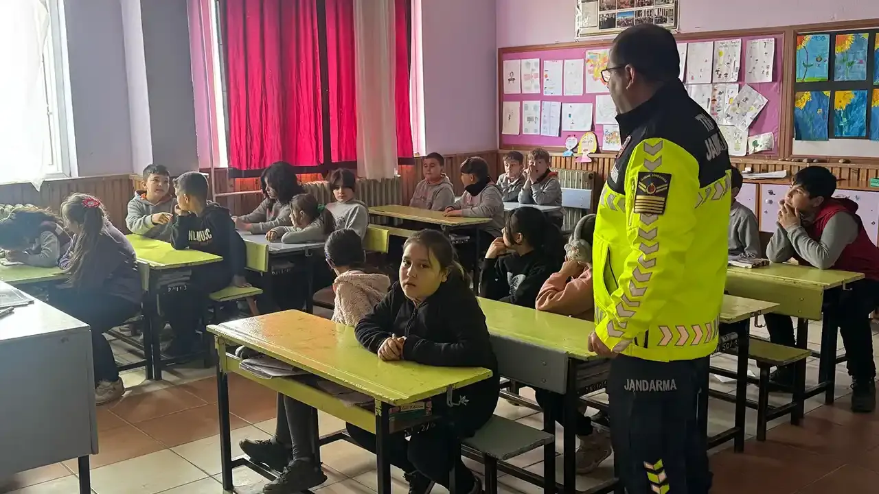 Kütahya'da öğrencilere ve velilere trafik eğitimi verildi