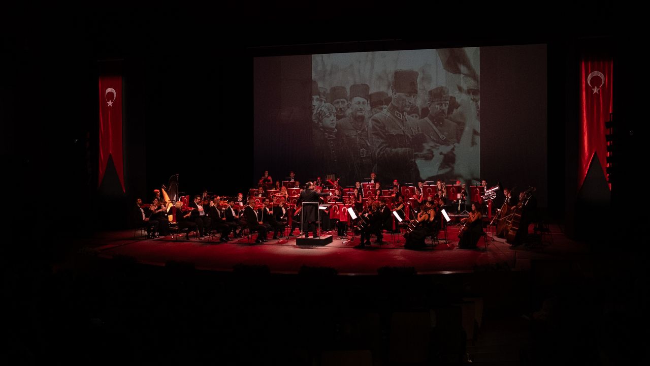 İzmir Kültür Yolu Festivali'nde Cumhuriyet Bayramı coşkuyla kutlandı