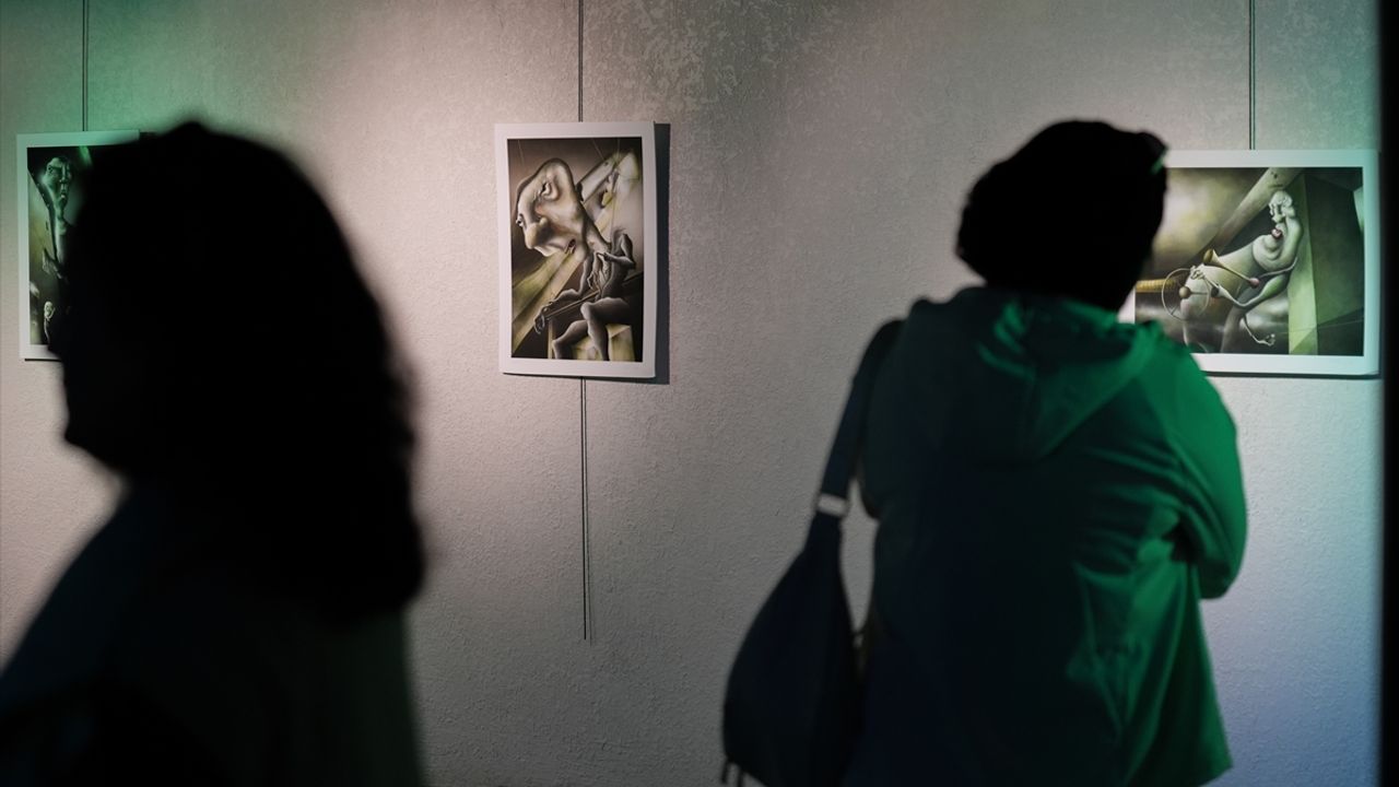 İzmir'de 'Hatırla! Kimsin?' sergisi sanatseverlerle buluştu