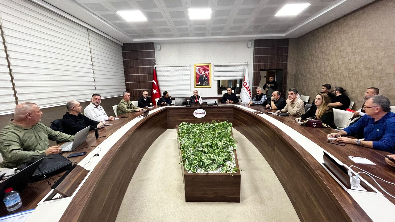 Manisa'da Sındırgı depremi sonrası 'kriz merkezi' toplandı