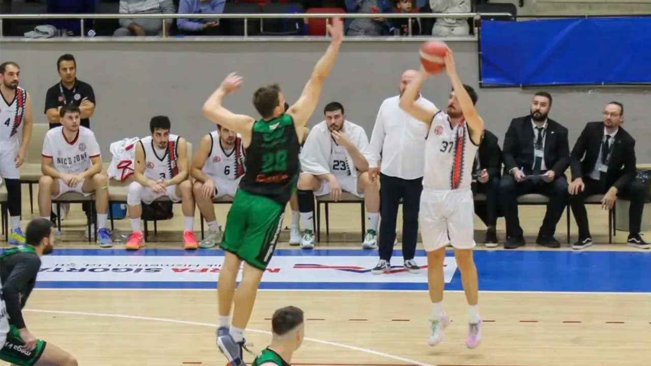 İlkler Şehri Uşak, Kerasus Karşısında Son Çeyrekte Yıkıldı: 72-77