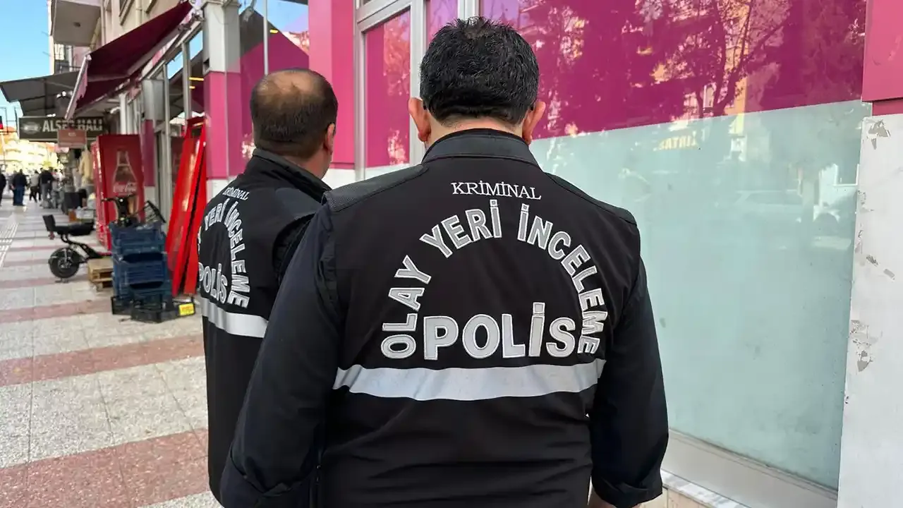 Gençler Arasındaki Bıçaklı Kavgada 1 Kişi Ağır Yaralandı