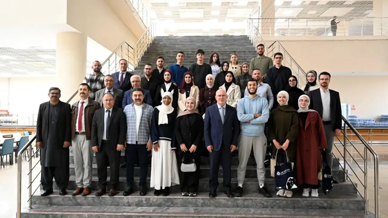 Rektör Savaş, Filistinli Tıp Öğrencileriyle Bir Araya Geldi