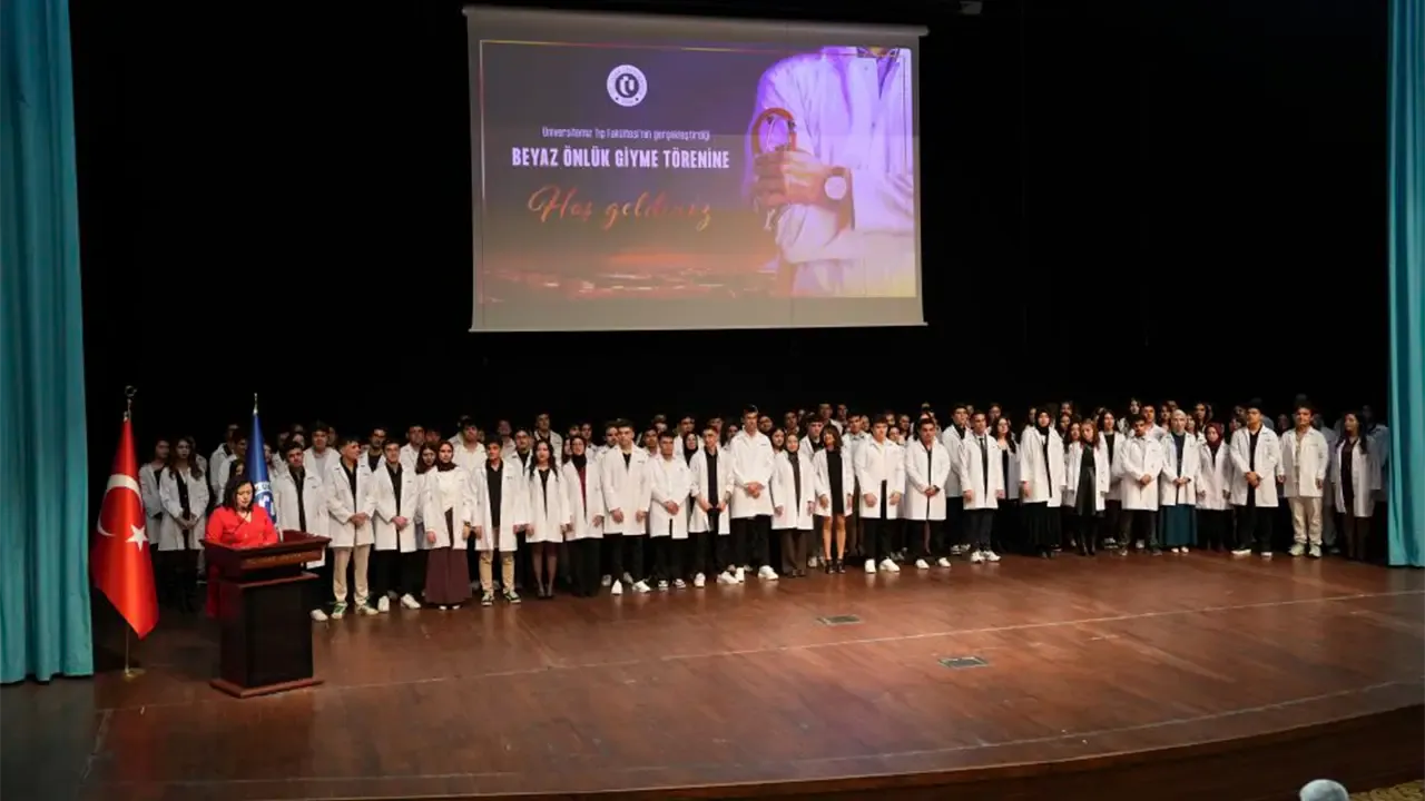 Uşak Üniversitesi Tıp Fakültesi İlk Mezunlarını Verdi