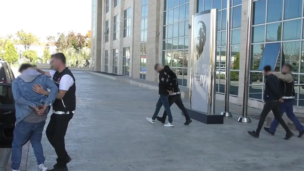 Uşak’ta Yasaklı Madde Operasyonu: 4 Kişi Tutuklandı