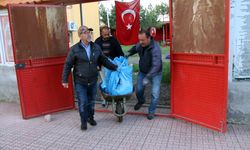 SİVAS - Hayırseverlerin bağışladığı adak kurbanlarının etleri depremzedelere ulaştırıldı