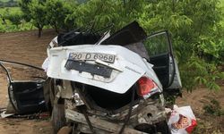 Sarıgöl'de şarampole yuvarlanan otomobildeki 2 kişi yaralandı