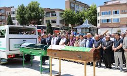 AMASYA - Trafik kazasında yanarak hayatını kaybeden 3 kişi toprağa verildi