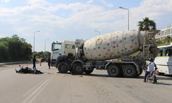 ANTALYA - Beton mikseri ile çarpışan motosikletteki 2 kişi yaralandı