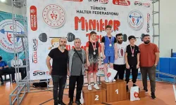 Minikler Halter Şampiyonasın da Hüseyin Buğra Bayırlı, Uşak’ı Gururlandırdı