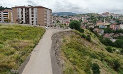 KARABÜK - Heyelan nedeniyle okul bölgesindeki yolun bir kısmı çöktü