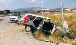 Denizli'de iki otomobilin çarpışması sonucu 3 kişi yaralandı