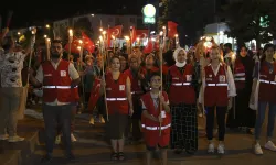 Uşak'ta 30 Ağustos Zaferi'nin 101. yıl dönümü dolayısıyla fener alayı yürüyüşü yapıldı