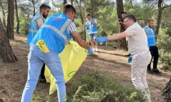 Uşak AK Parti Milletvekilleri mesire alanında çöp topladı