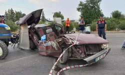 Manisa Şehzadeler'de Feci Kaza...Traktörün Römorkuna Çaptı 1 Kişi Öldü 3 Kişi Yaralandı