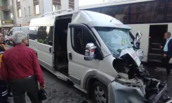 Kütahta'da korkutan kaza! Freni patlayan işçi servisi 6 araca çarptı, 3 yaralı