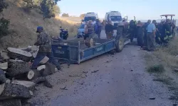 Odun taşıyan traktör işçilerin üstüne devrildi: 3 yaralı