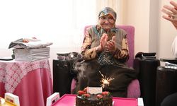 Manisa Valisi Ünlü'den 100 yaşına giren Ayşe nineye kutlama