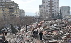 İzmir depreminde yıkılan Rıza Bey Apartmanı davasına devam edildi