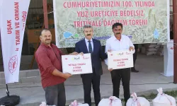 Paşacık Köyündeki Çiftçilere Ücretsiz Yem Bitkisi Tohumu Dağıtıldı