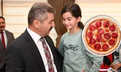 Kızlar, Uşak Valisi Dr. Turan Ergün'e Pizza Ismarlattı